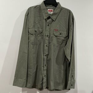 Wrangler® Men's Relaxed Fit Long Sleeve Woven Shirt Size XL